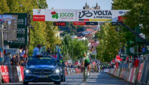 Read more about the article Oier Lazkano troca as voltas aos sprinters e ganha em Viseu